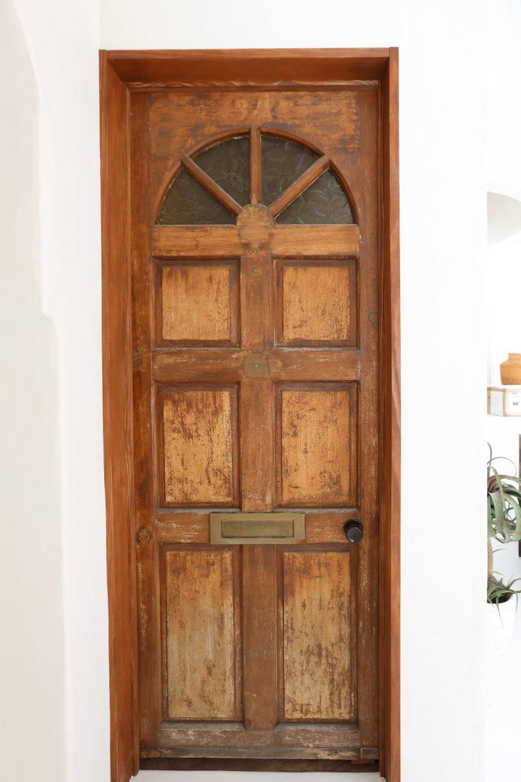 ウッド扉のトイレ