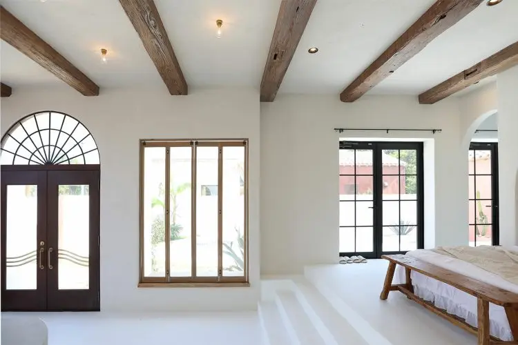 南側にはさまざまな窓を配置