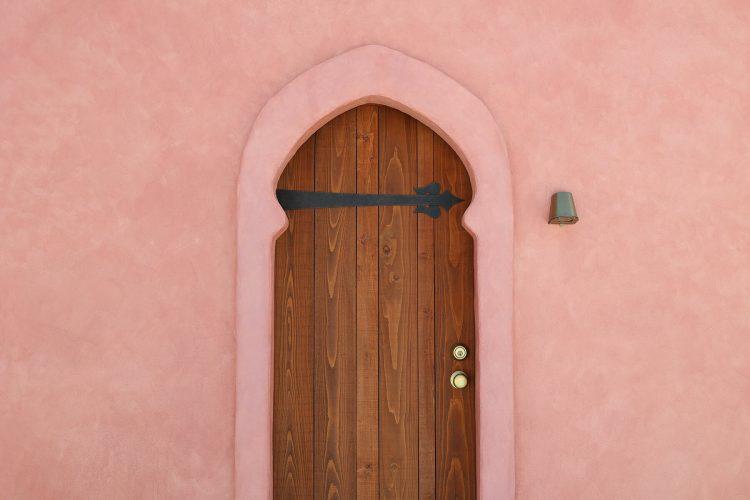 離れの特徴的な扉