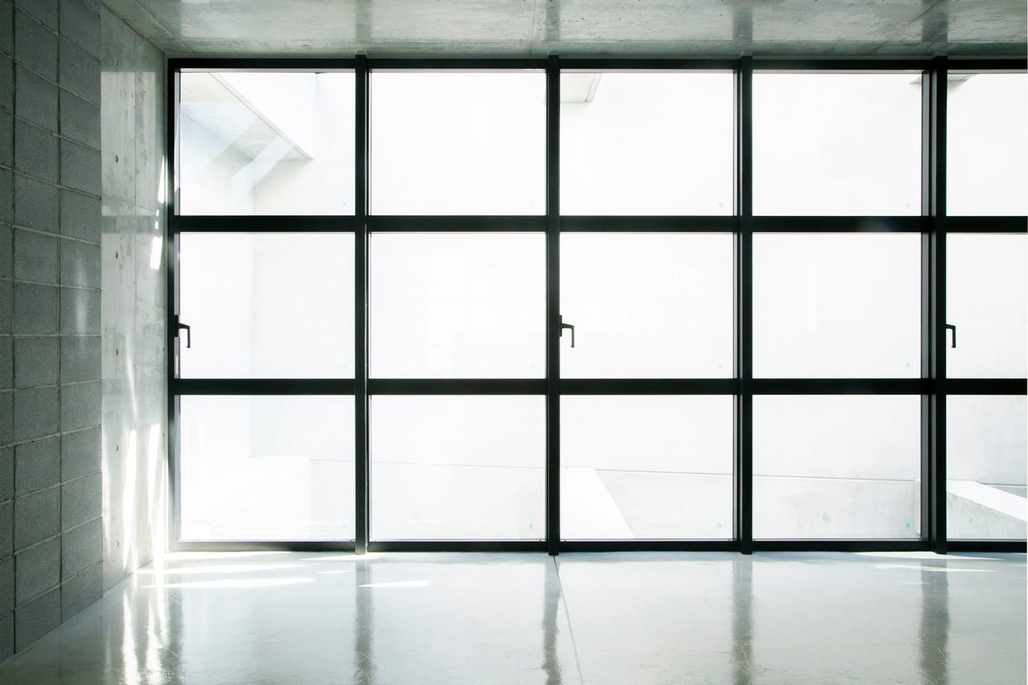 モルタル床で土足利用可能