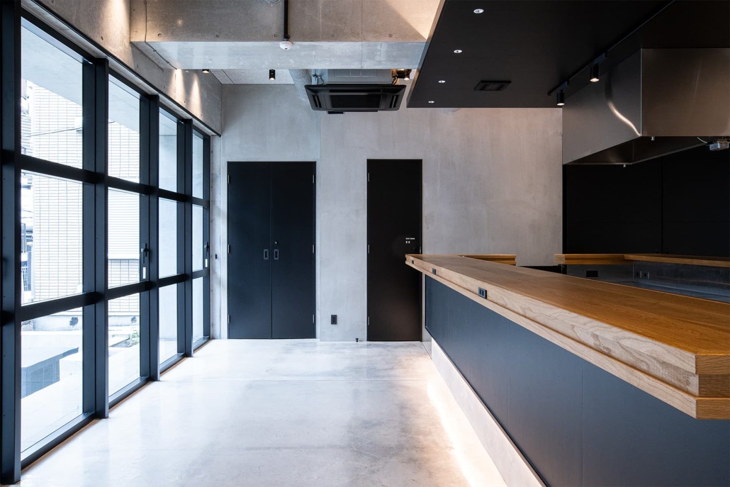 キッチンカウンター前 / 路面側