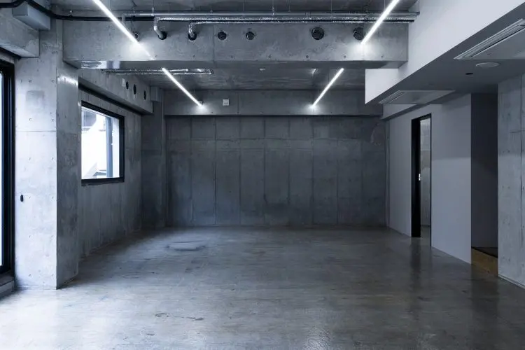 退廃的なスケルトン、奥行のあるワンフロア