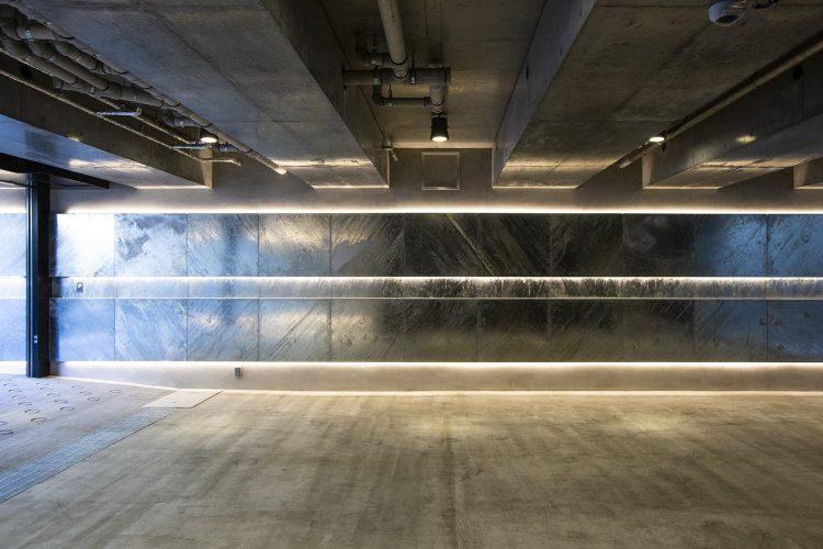 撮影可能なガレージ / 最大5台分