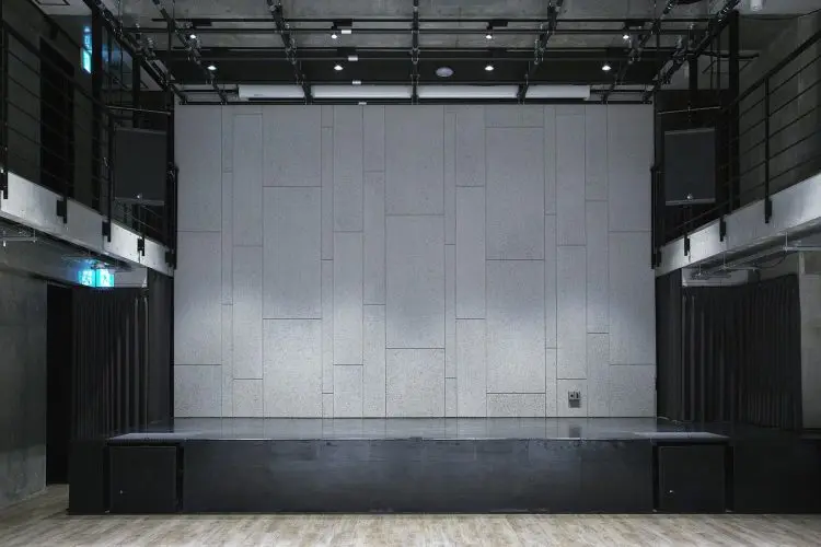 完全防音、楽器演奏可能なライブステージ