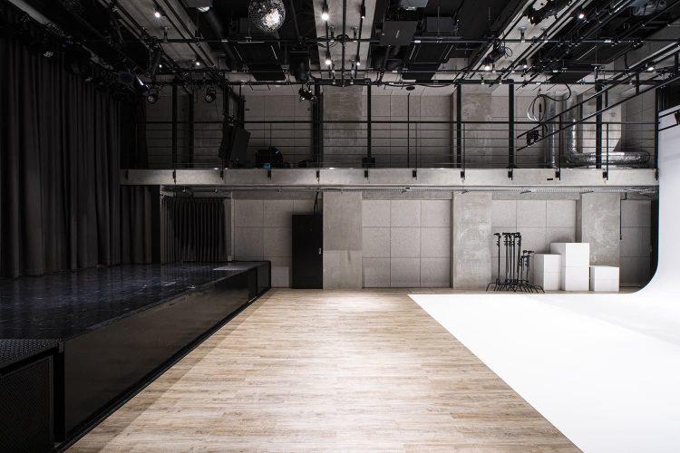 被写体と離れた距離で撮影ができる広い空間