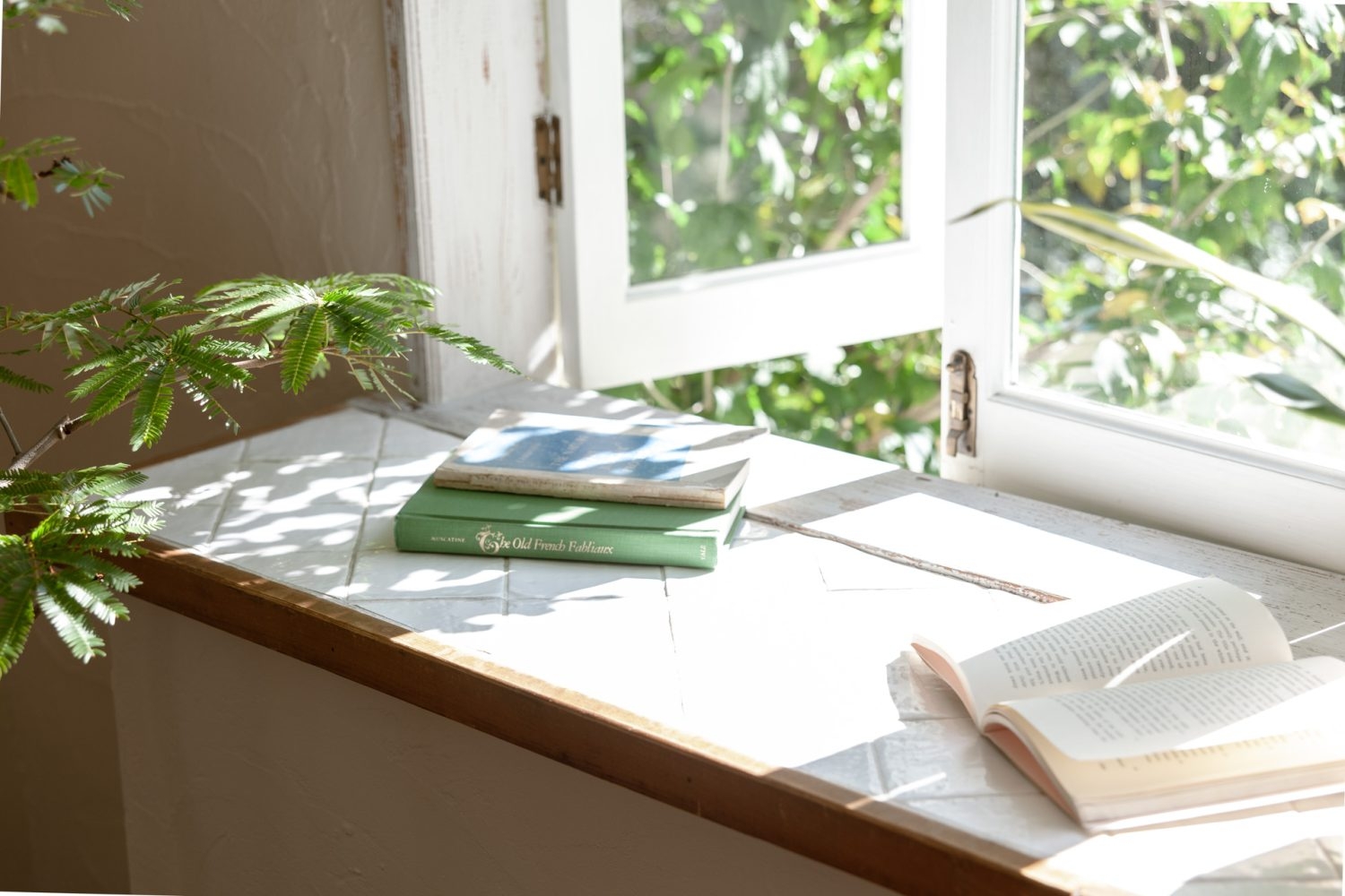 タイルの天板は移動可能