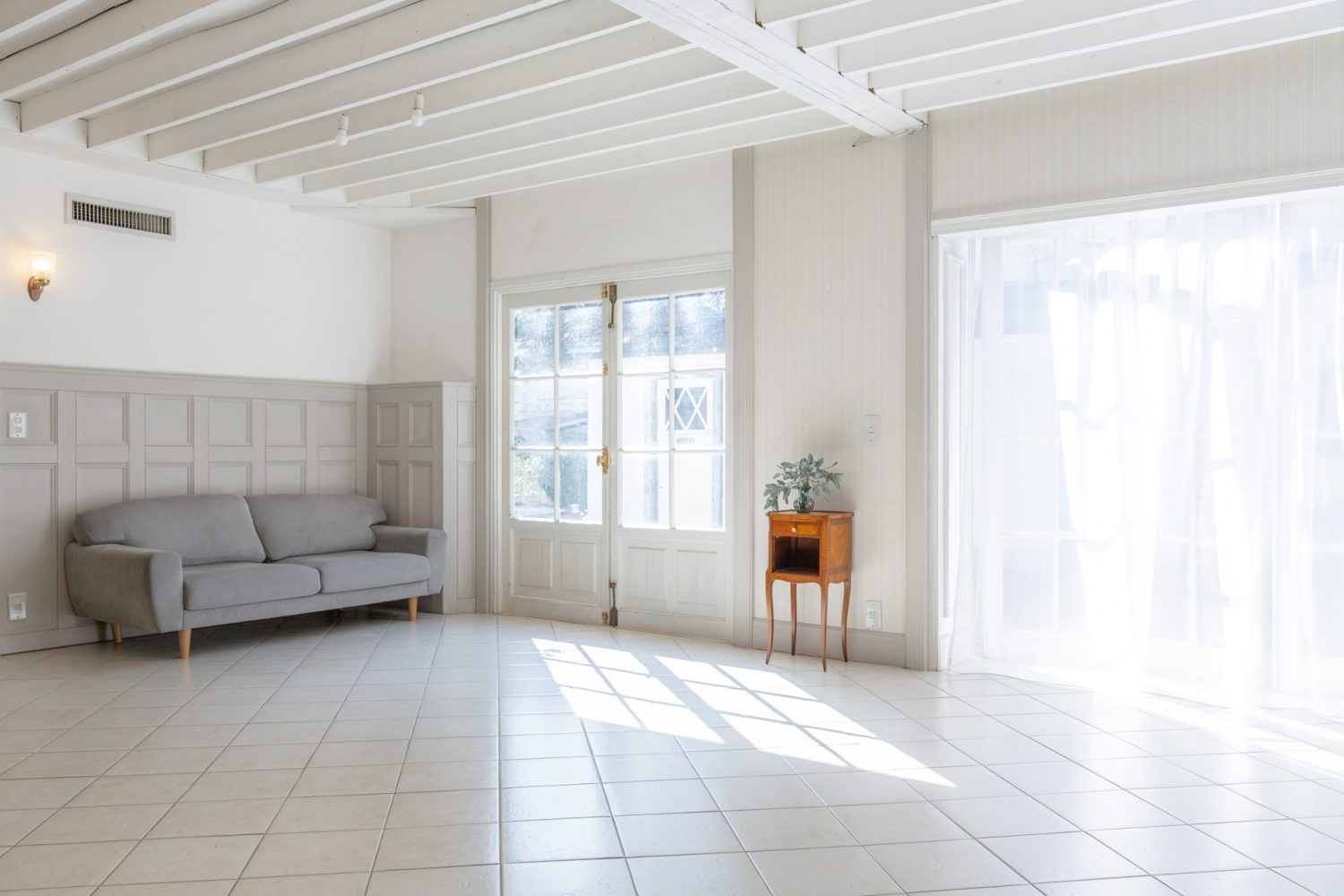 南面の開口から差し込む光