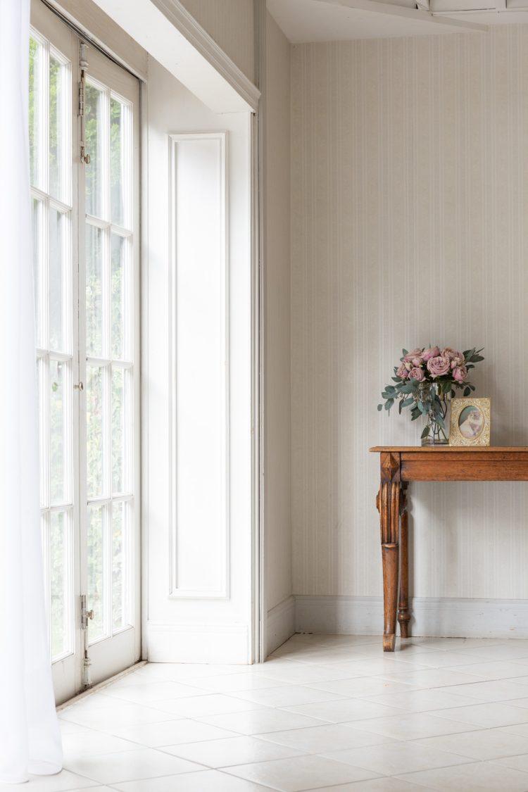 窓際に奥行きがあり光が綺麗