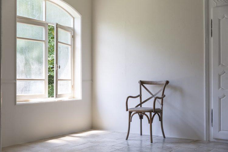 すりガラス窓越しのグリーン