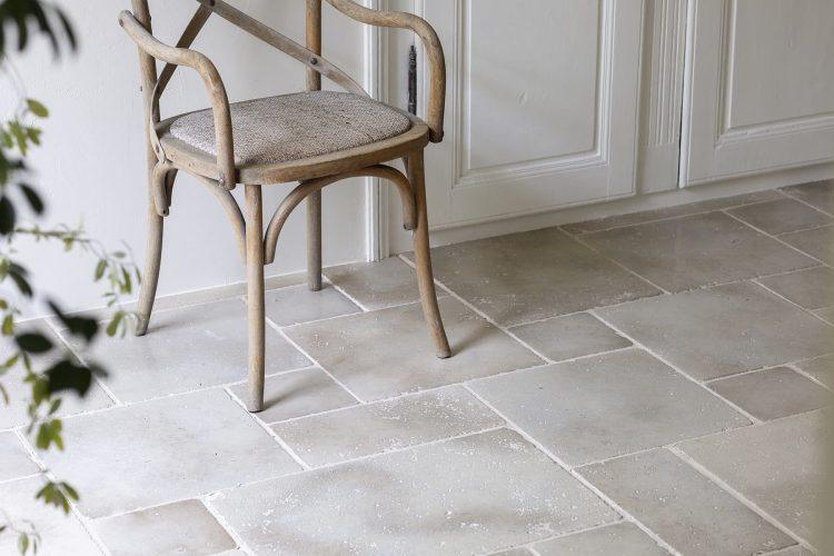 トラバーチンタイル床