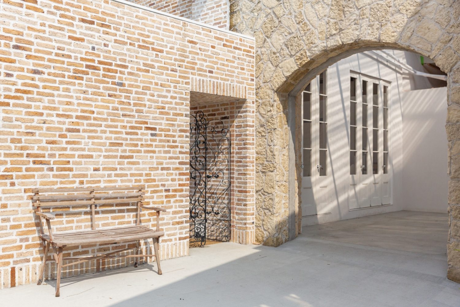 アーチのエントランス