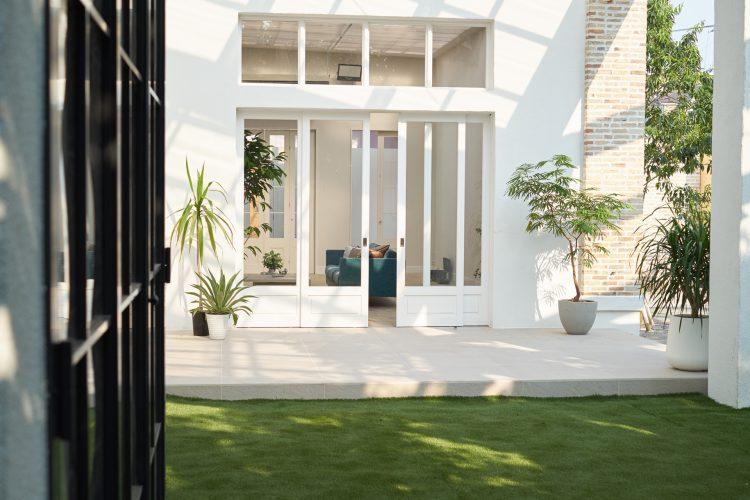 屋根があるので雨でも撮影可能