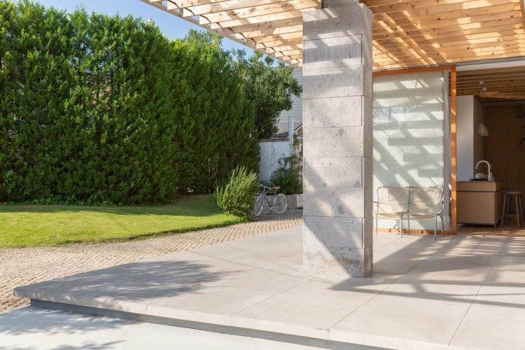 屋根があり雨天でも撮影可能