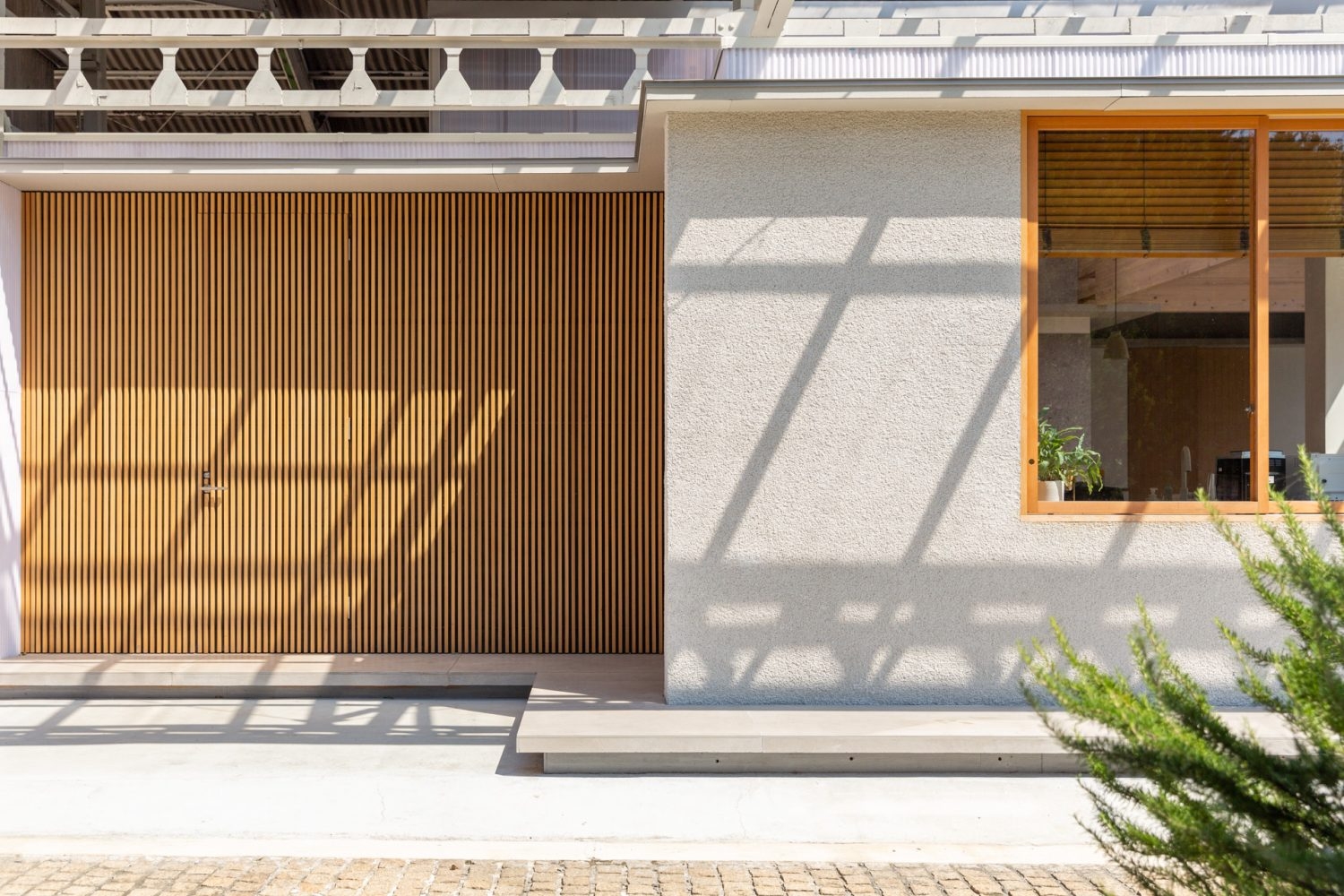 モダンな壁でスタイリッシュな撮影も