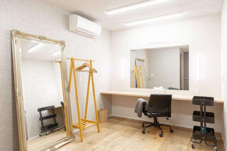 オプション:個室のメイクルーム(有料)