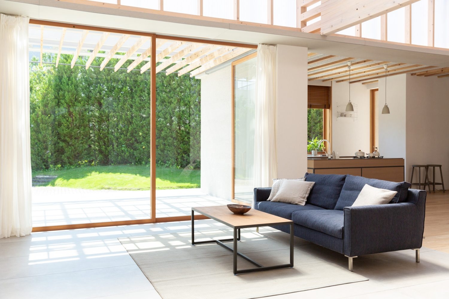 大きなガラスの引き戸で気持ちのよいリビング