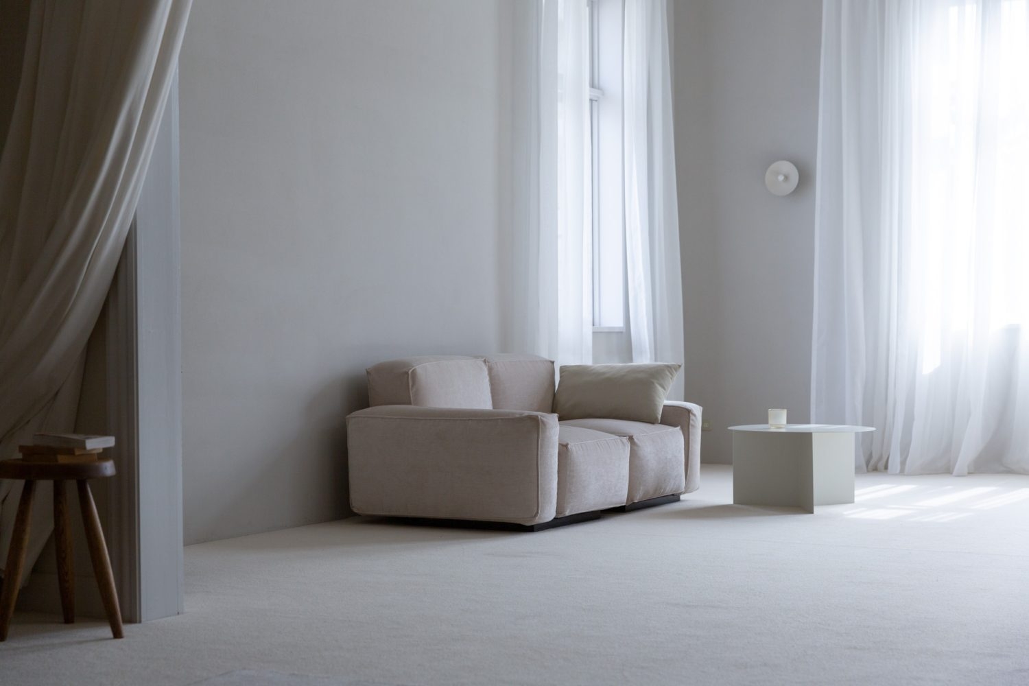 天窓を閉めることで落ち着いた印象に