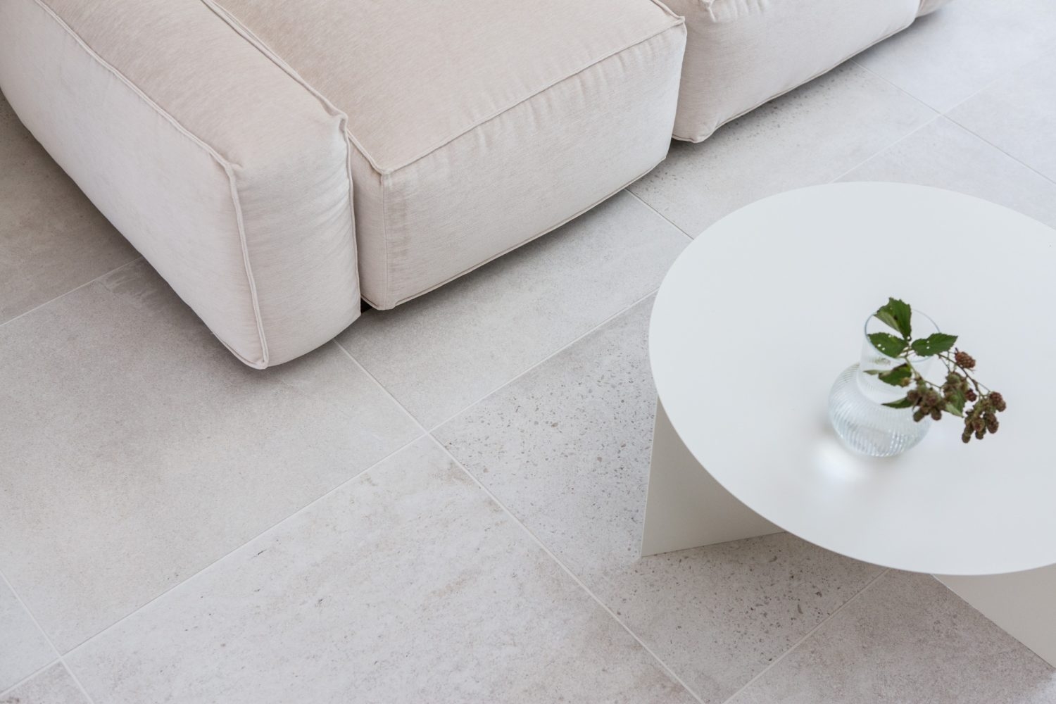 小砂利の混ざったニュアンスのあるタイル