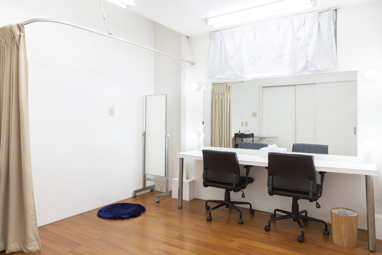 メイクアップルーム