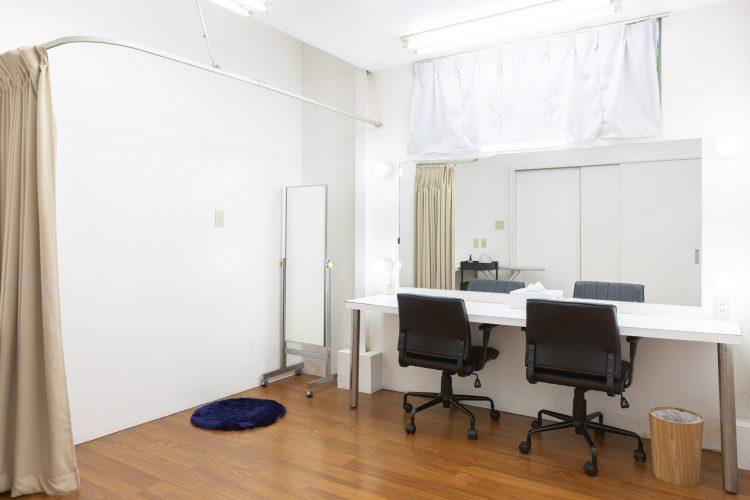 メイクアップルーム