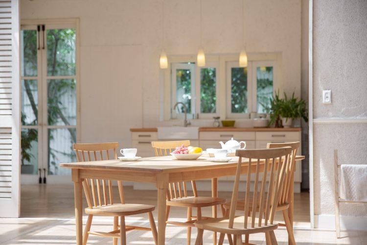 リビング越しのキッチン