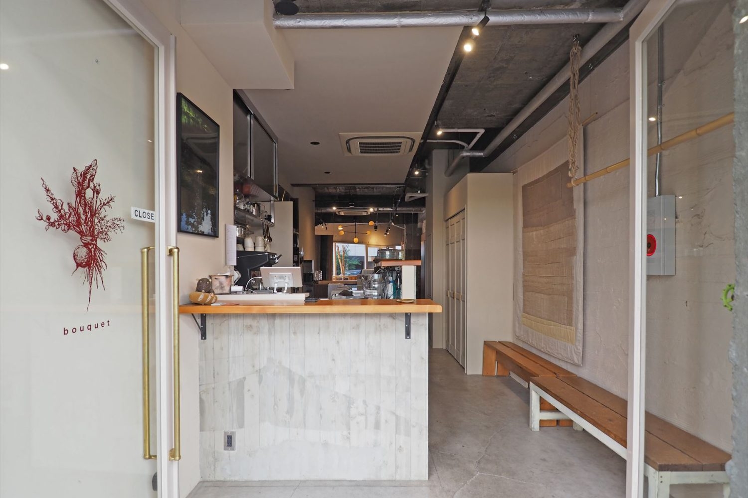 北西側のカウンター