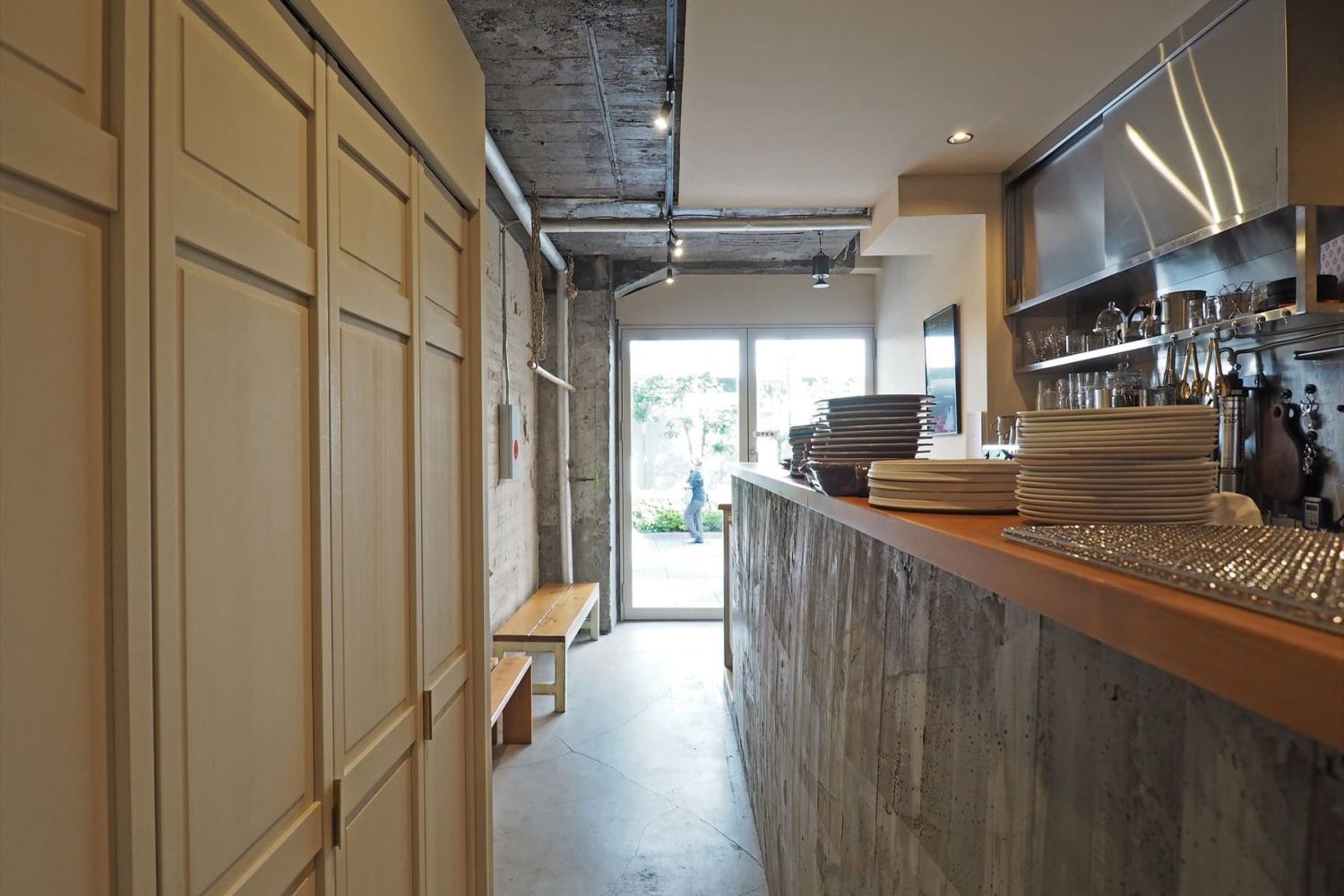 店内から北西側