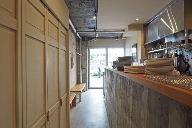 店内から北西側