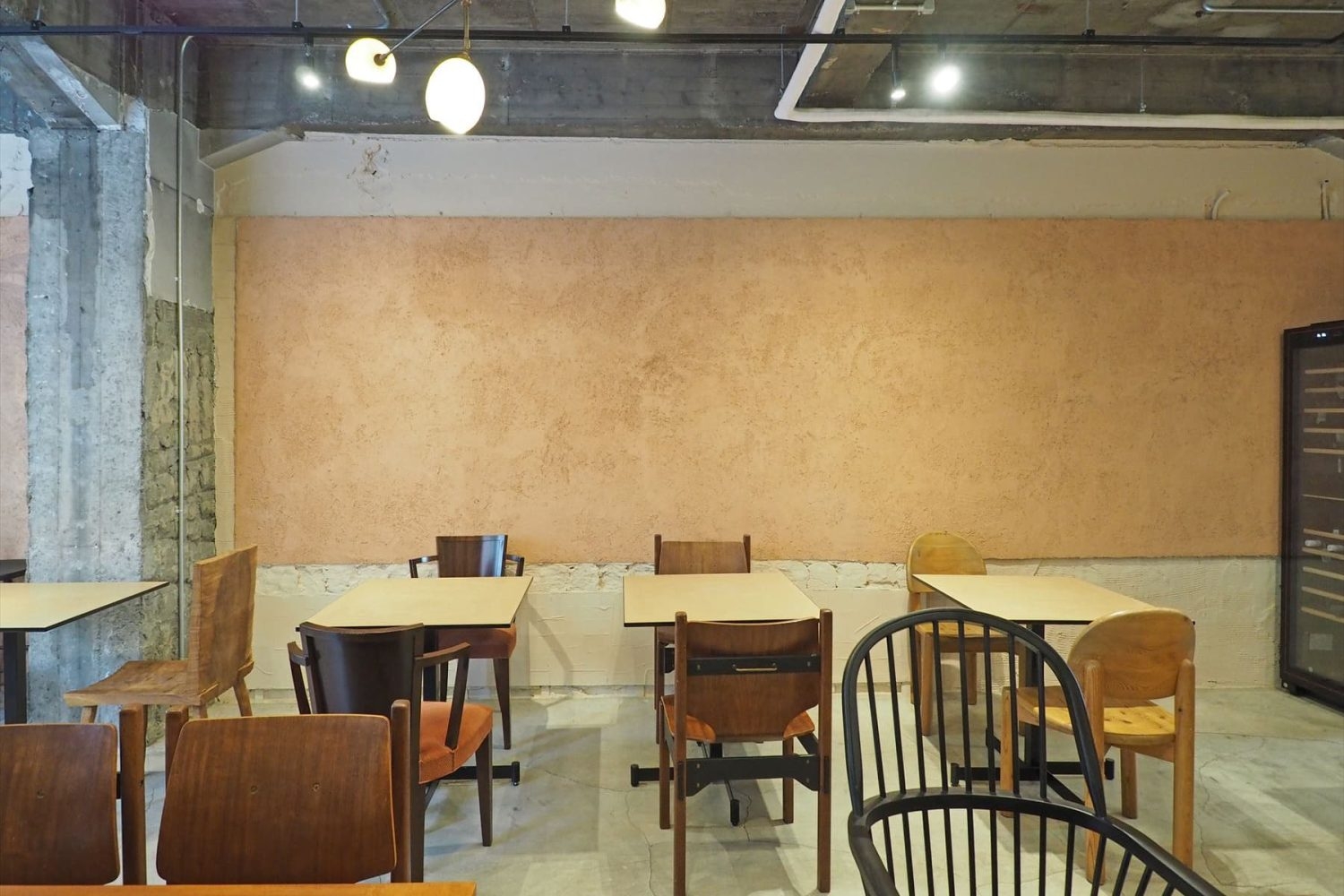 オレンジの左官壁