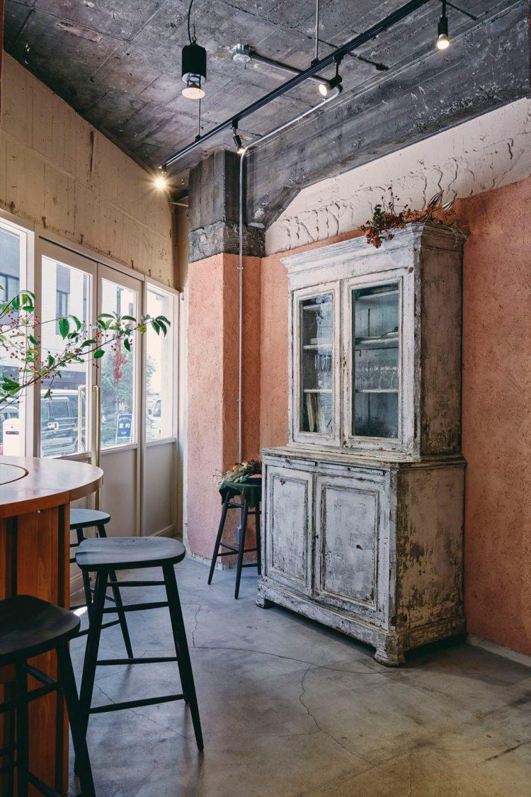 アンティークキャビネット