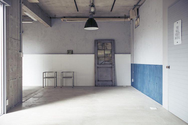 むき出しの配管など元倉庫のよう