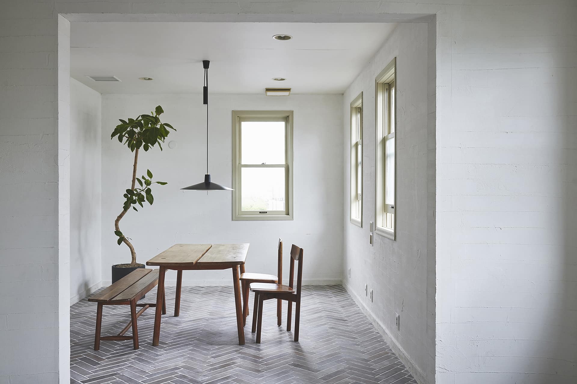 個室のようにも切り取れるダイニングキッチン