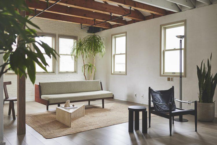 壁沿いのL字棚は移動可能 / ない状態