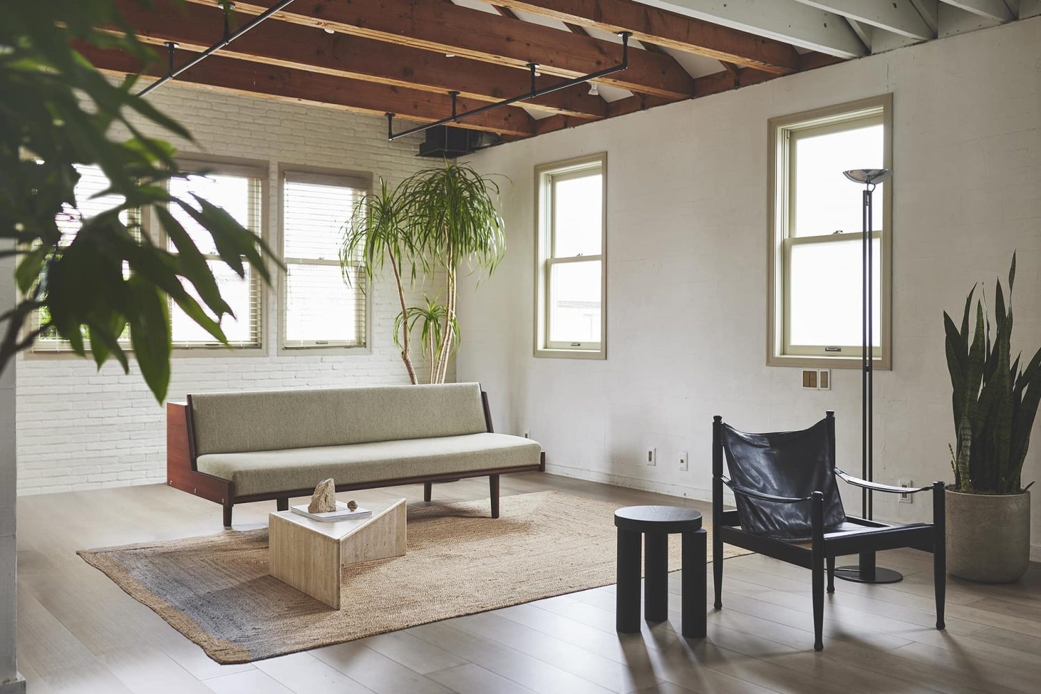 南側 上質な家具の揃うメインルーム