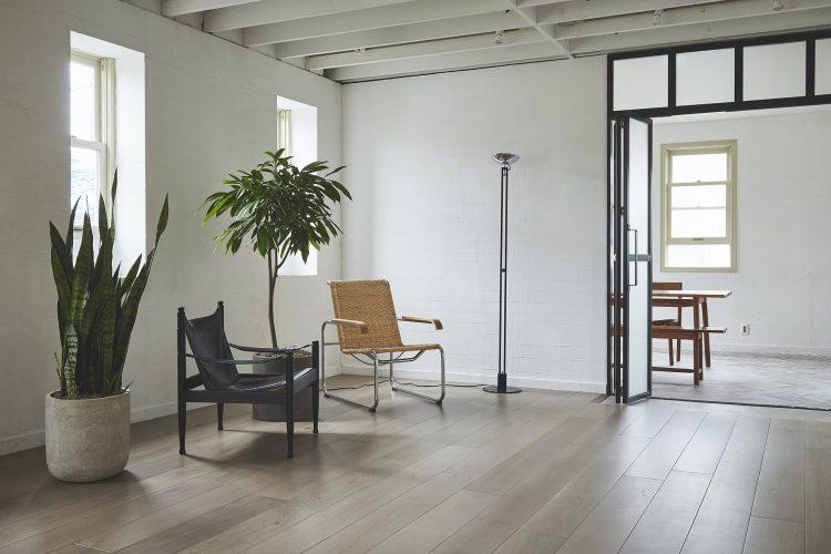 ダイニンングキッチンと繋がるガラス扉