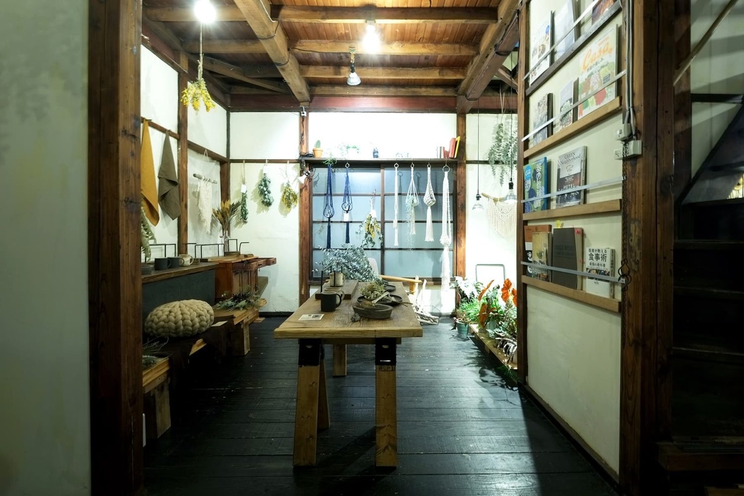 1F shop(窓の方角は西側)