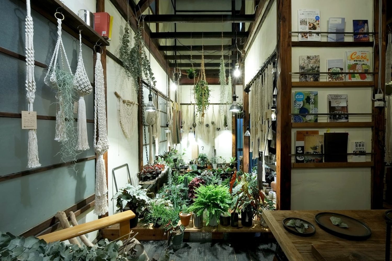 1F shop