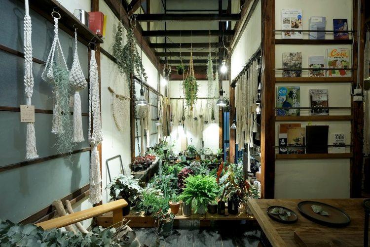1F shop