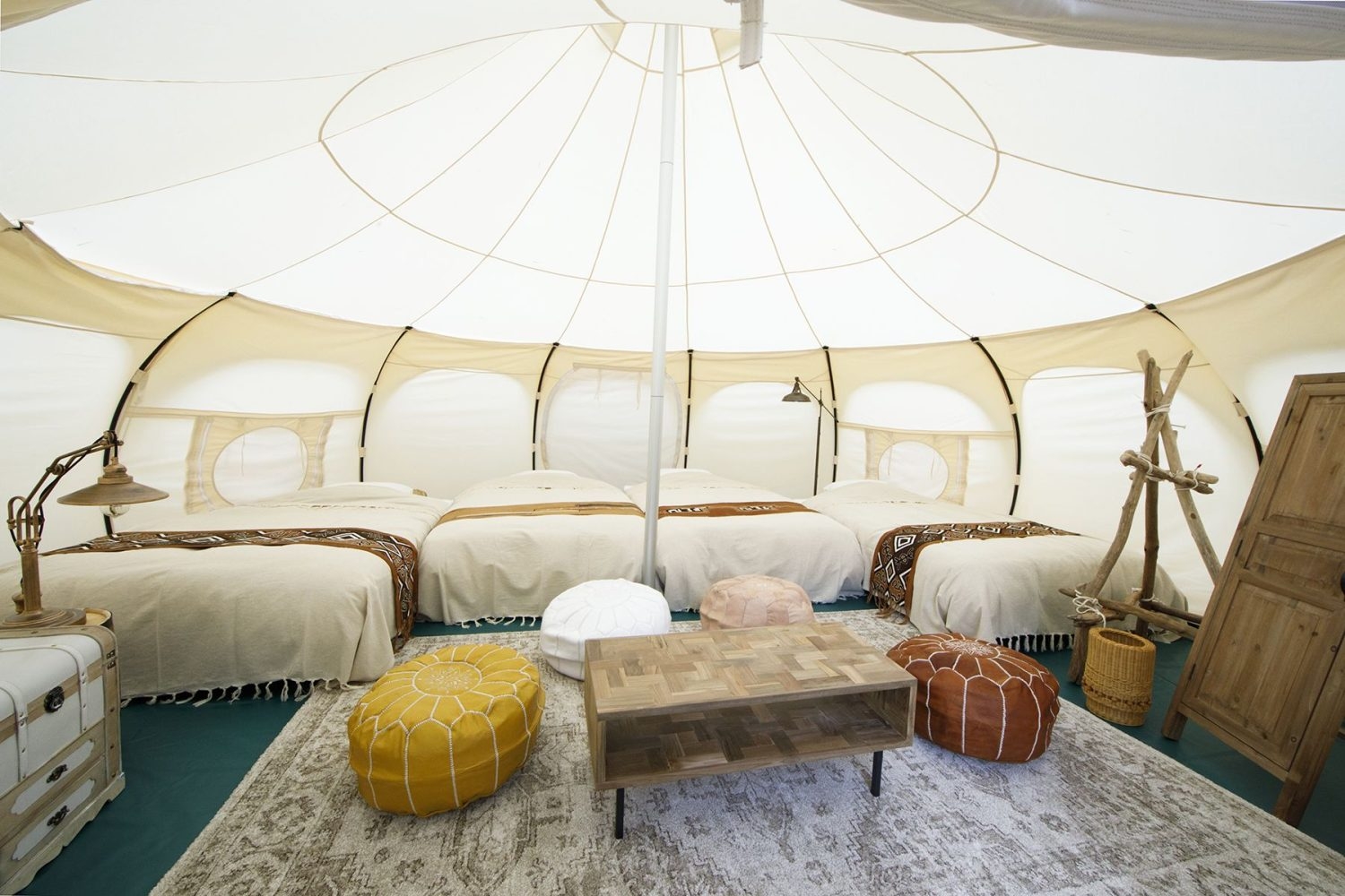 ロータスベルテント屋内