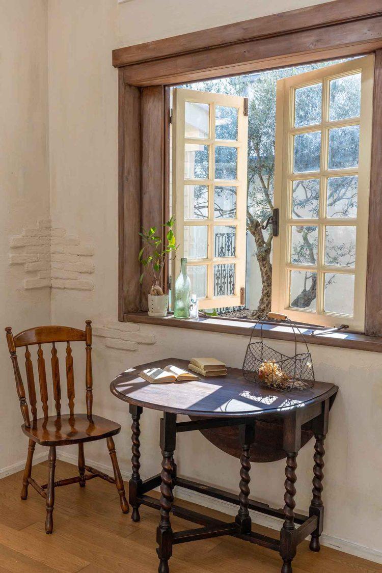 南向きの窓 B-Room