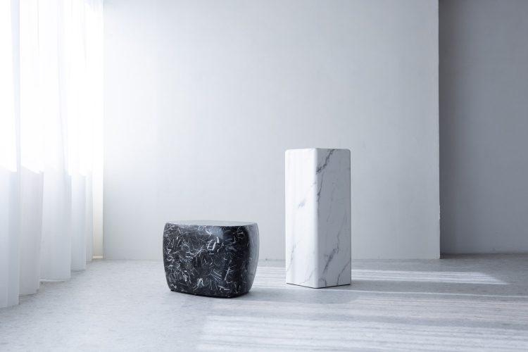 大理石調展示台がおしゃれに演出