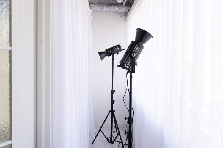 日没後や曇りの日に役立つ窓裏照明