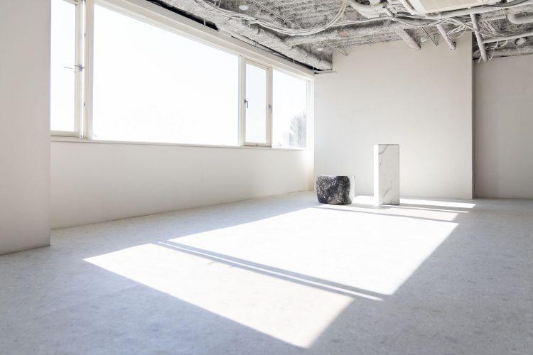 自然光が入るスタジオ