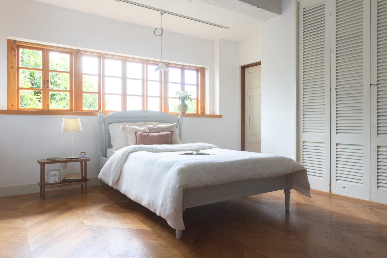 広々としたベッドルーム