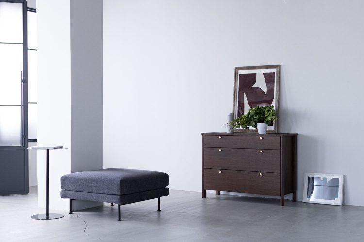 使いやすい白壁でクールなシーンを演出