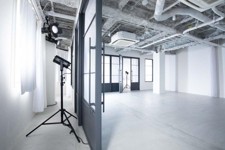 日没後や曇りの日に役立つ窓裏照明