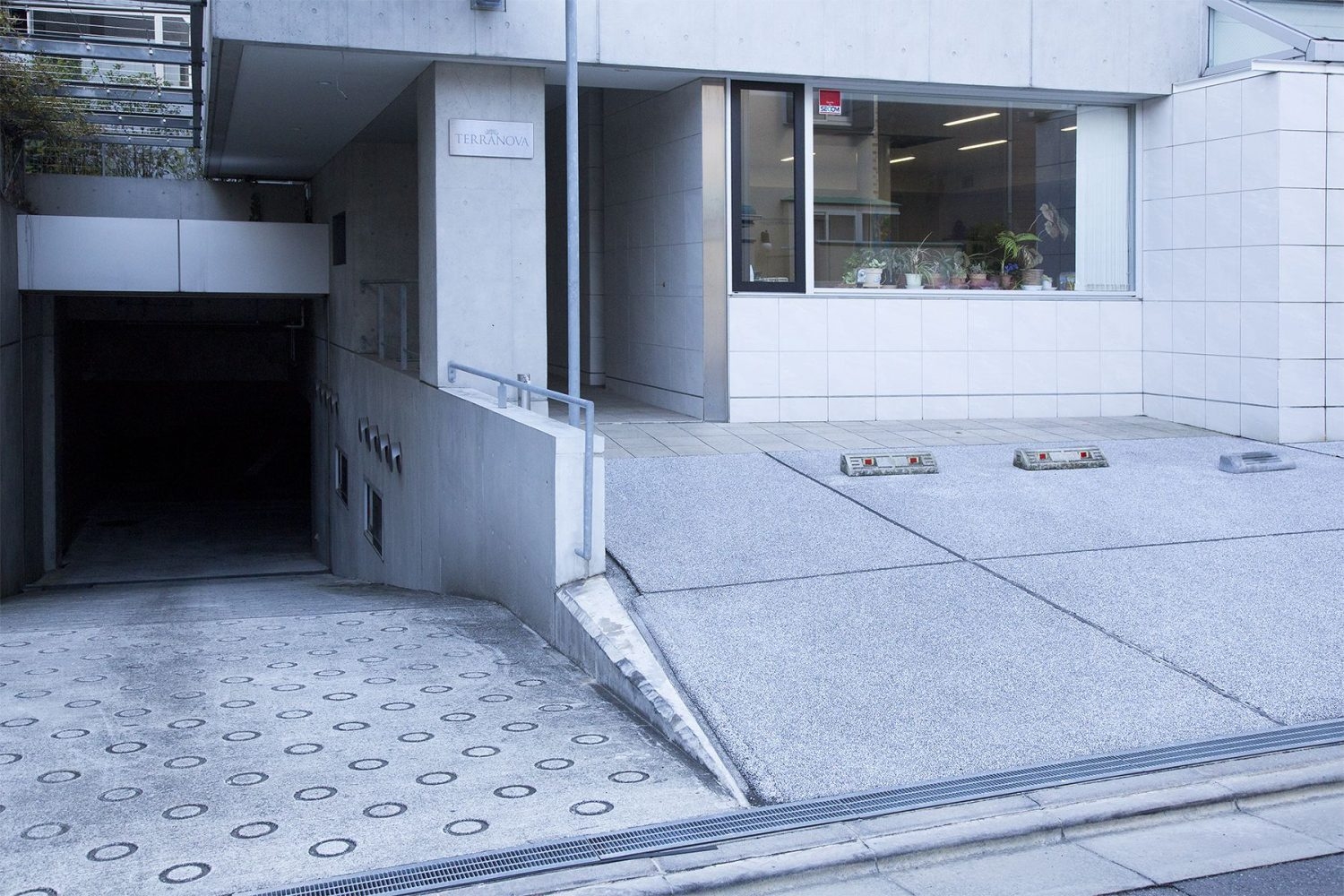 スタジオ専用駐車場 / 最大2台まで