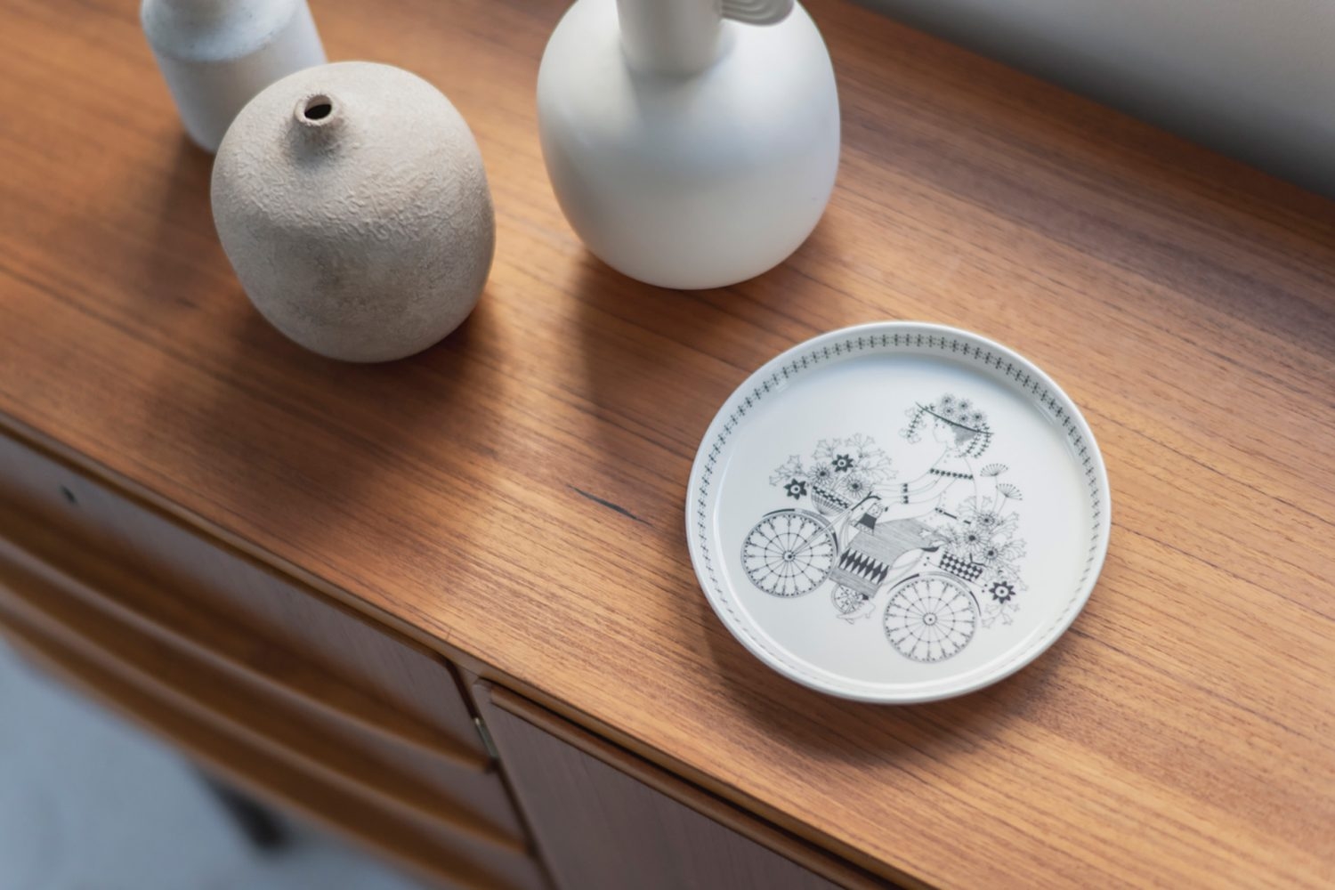 あたたかな質感のチェスト