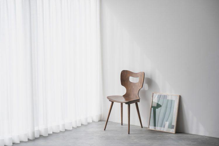 南側の大窓からの自然光