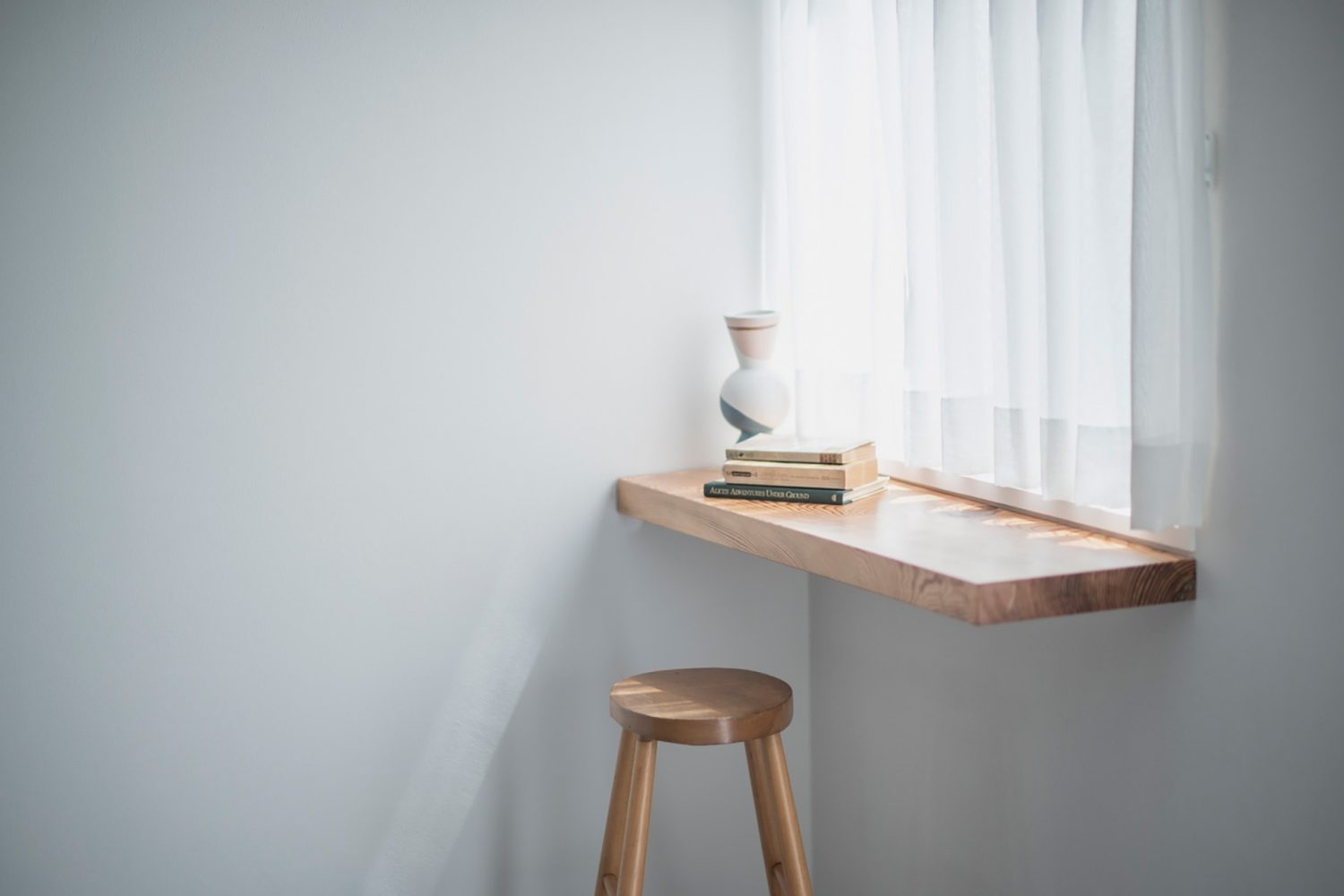 小窓とカウンター